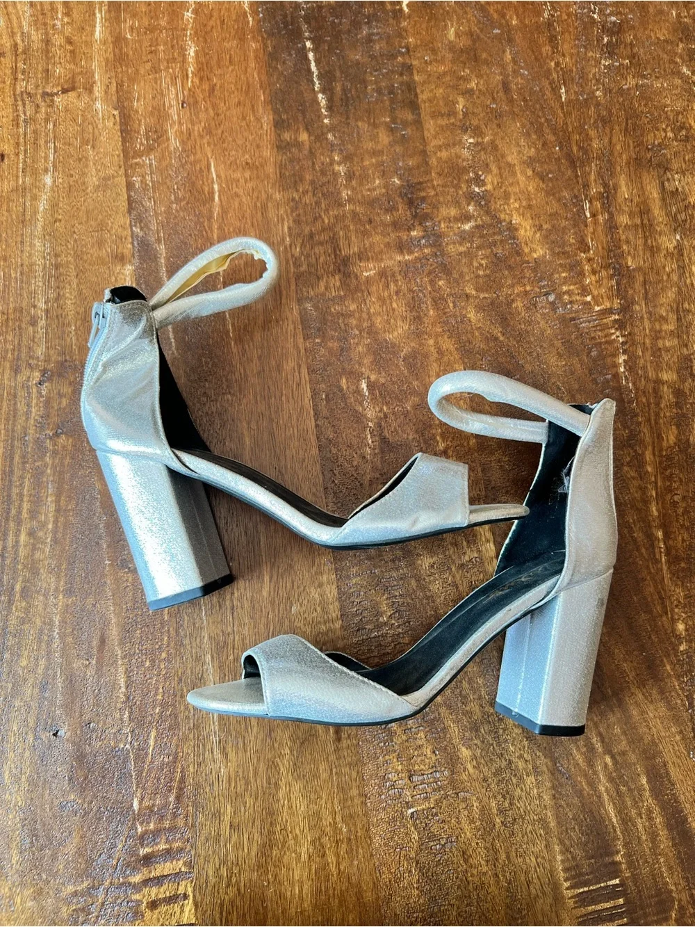 Lulus chic metallic